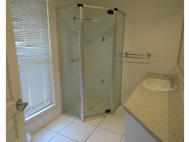 2/244 Mackenzie Street, Rangeville QLD 4350