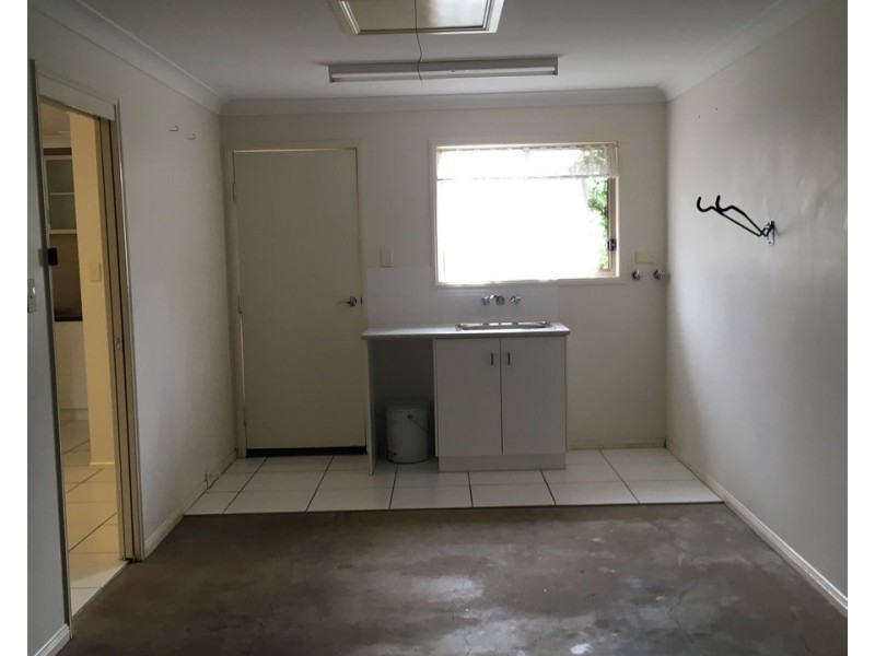 2/244 Mackenzie Street, Rangeville QLD 4350
