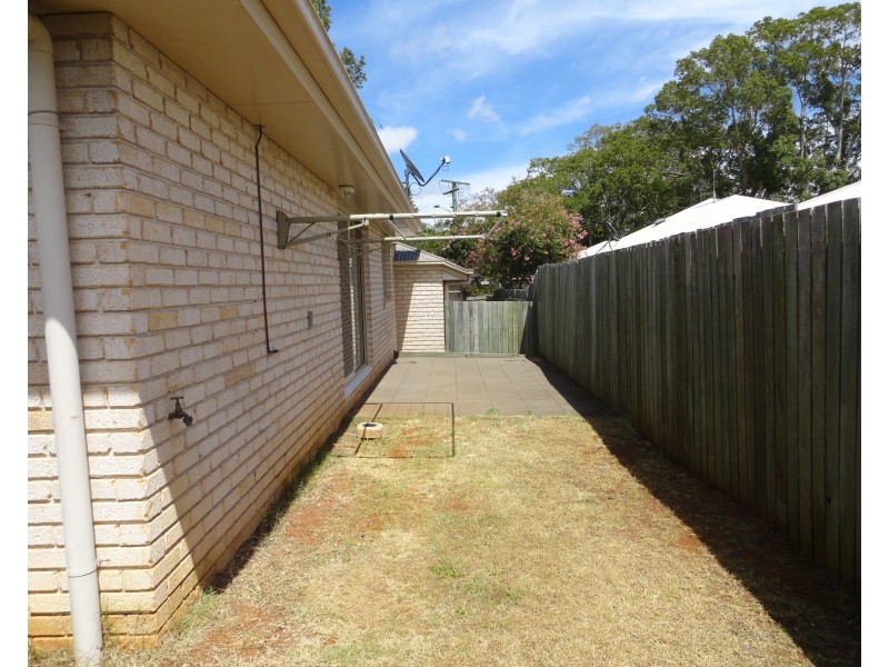 2/244 Mackenzie Street, Rangeville QLD 4350