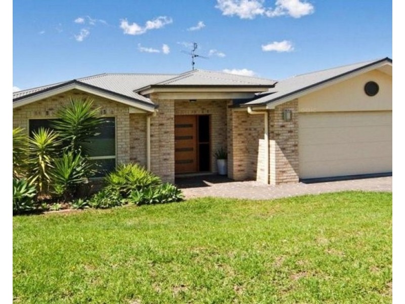 8 Patron Crescent, Glenvale QLD 4350