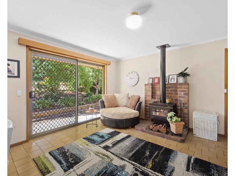 8 Cameron Crescent, Glenvale QLD 4350