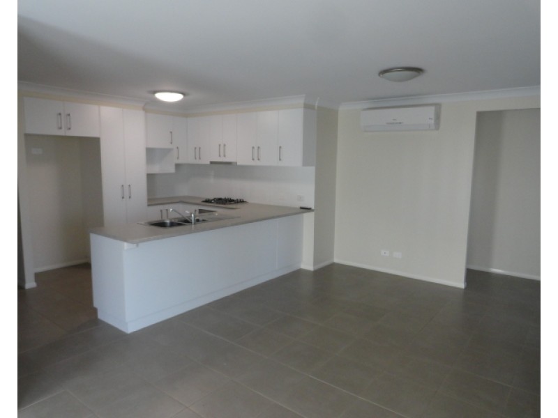 1/12 Tempest Drive, Glenvale QLD 4350