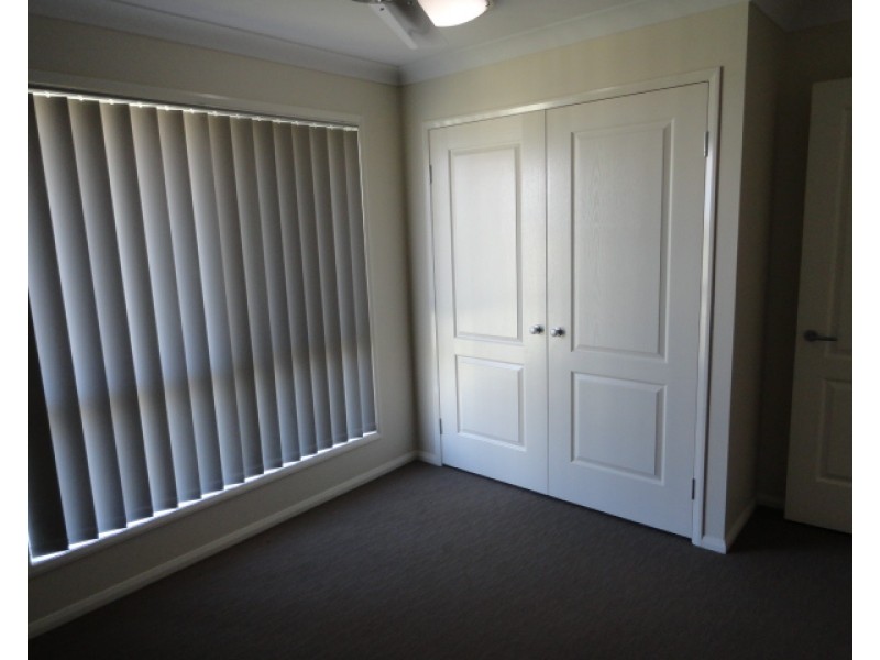 1/12 Tempest Drive, Glenvale QLD 4350