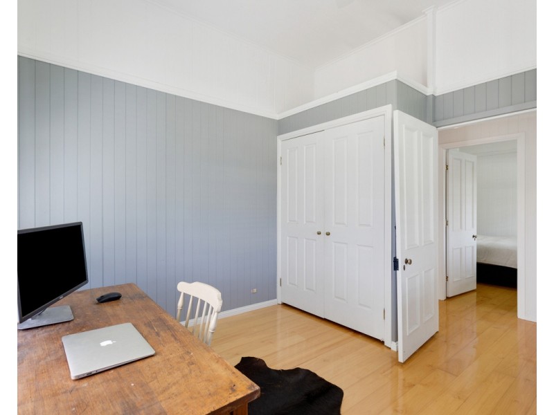 43 West Street, Newtown QLD 4350