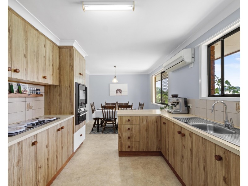 6 Schultz Street, Kearneys Spring QLD 4350