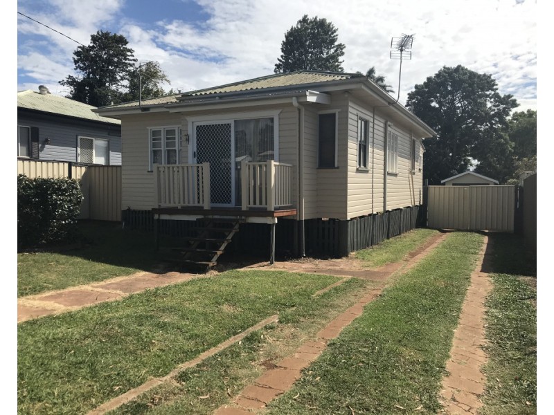 341 Tor Street, Wilsonton QLD 4350