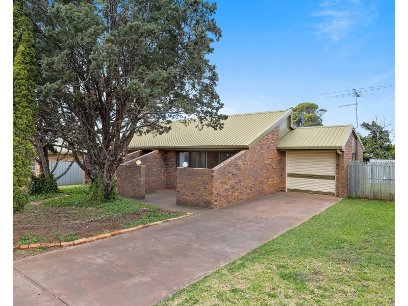 12 Broadfoot Street, Kearneys Spring QLD 4350