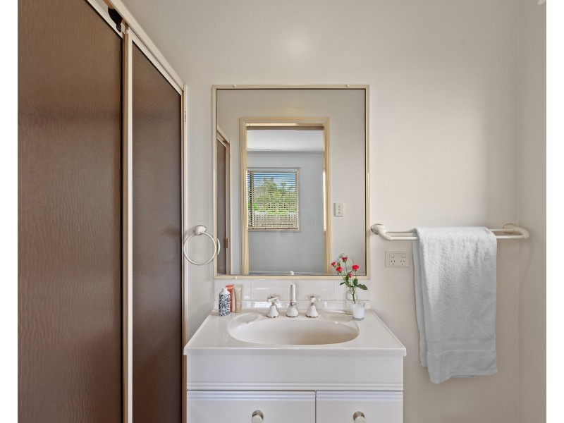 3 Glover Close, Kearneys Spring QLD 4350