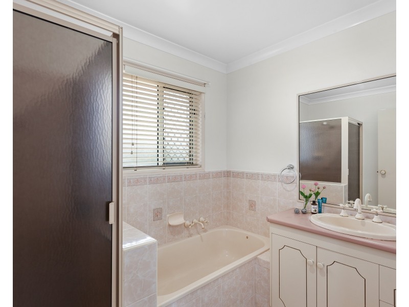 3 Glover Close, Kearneys Spring QLD 4350