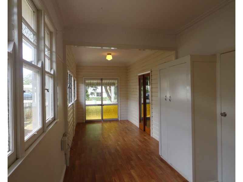 13 Glendower Street, Mount Lofty QLD 4350