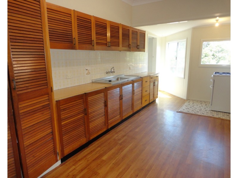 13 Glendower Street, Mount Lofty QLD 4350