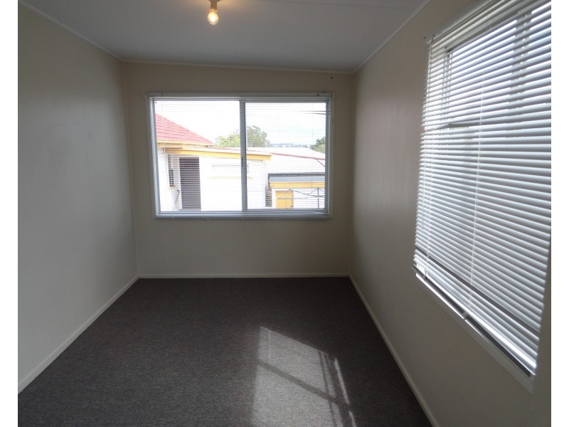 13 Glendower Street, Mount Lofty QLD 4350