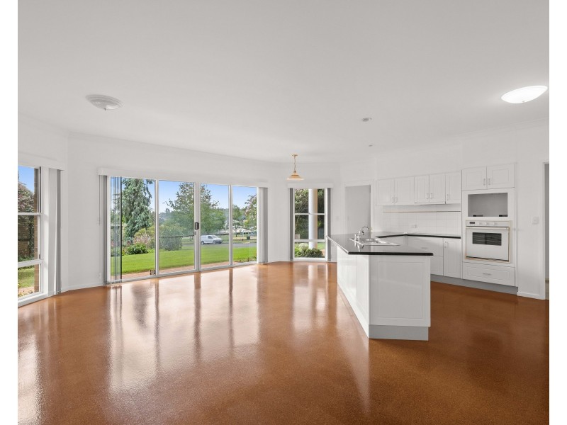 7 Griinke Drive, Middle Ridge QLD 4350
