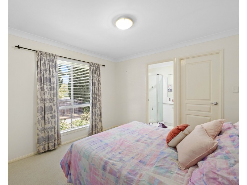 2/244 Mackenzie Street, Rangeville QLD 4350
