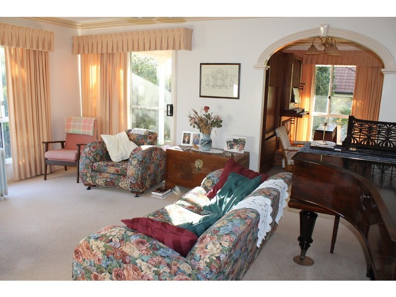 14 Windemere Terrace, Mount Lofty QLD 4350