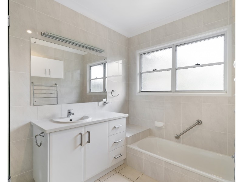 2/3 Mayes Street, East Toowoomba QLD 4350
