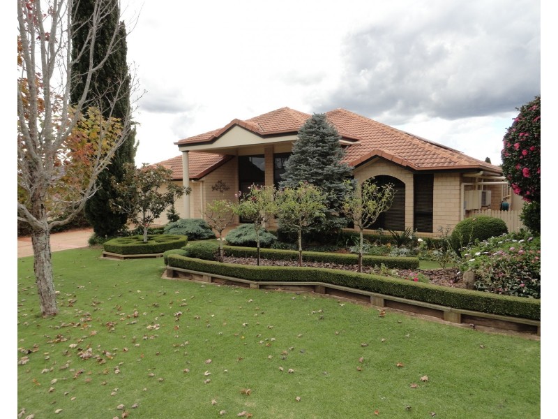 15 Paulene Crescent, Kearneys Spring QLD 4350