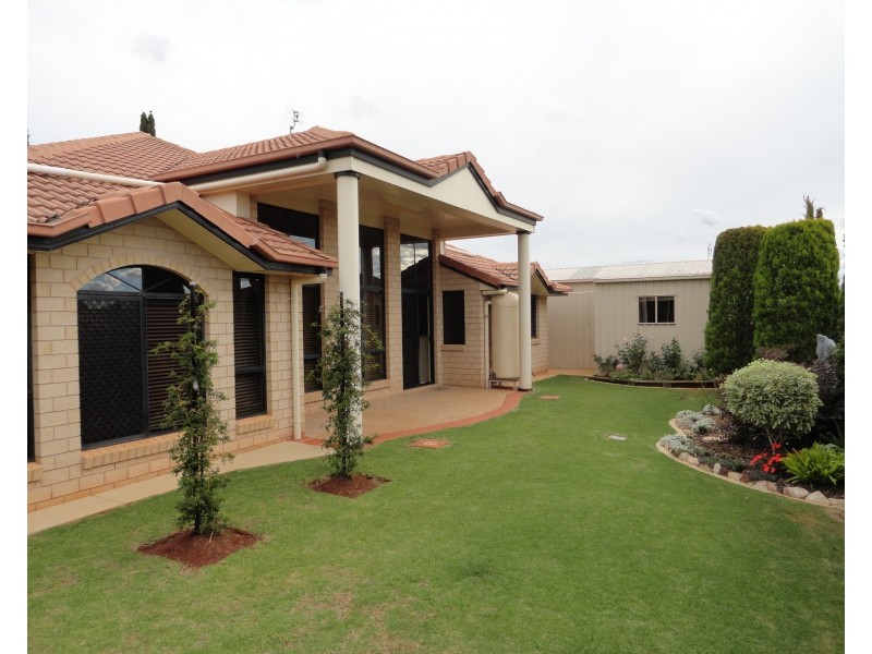 15 Paulene Crescent, Kearneys Spring QLD 4350
