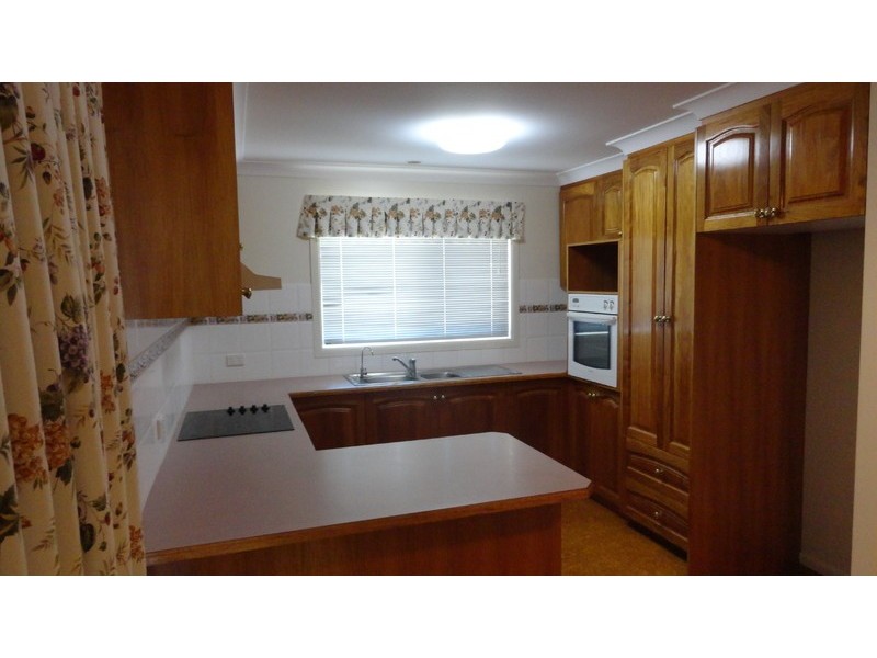 1/2 Paulene Crescent, Kearneys Spring QLD 4350