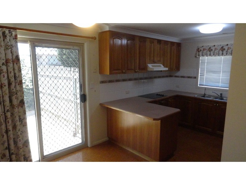 1/2 Paulene Crescent, Kearneys Spring QLD 4350