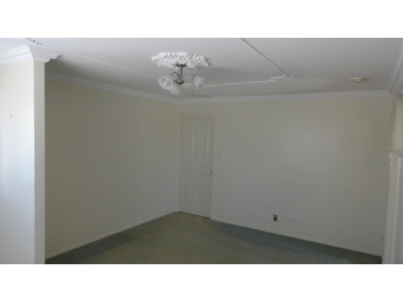 1/2 Paulene Crescent, Kearneys Spring QLD 4350