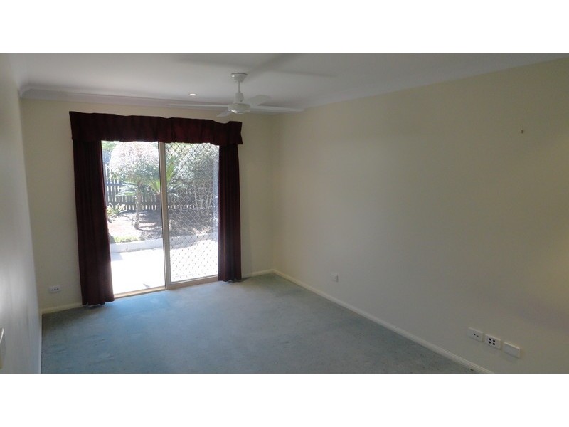 1/2 Paulene Crescent, Kearneys Spring QLD 4350