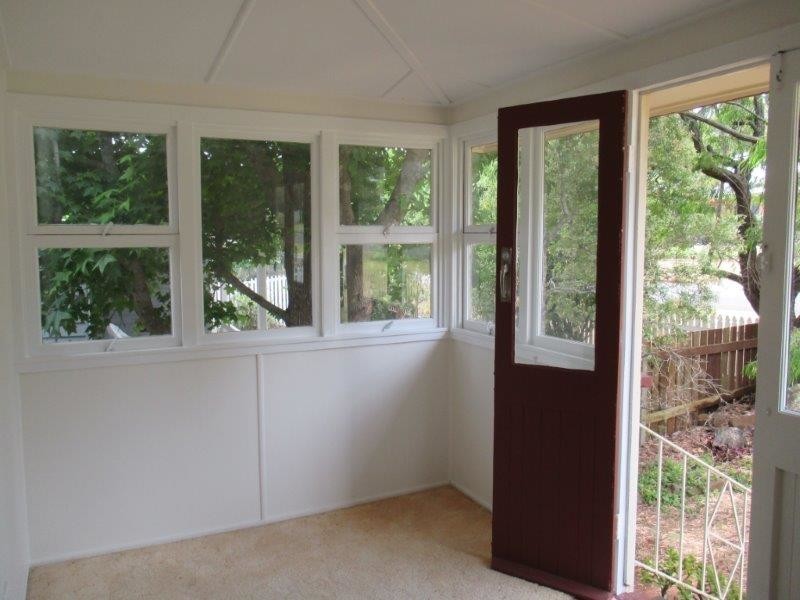 50 Geoffrey Street, Mount Lofty QLD 4350