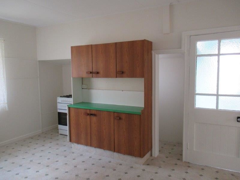 50 Geoffrey Street, Mount Lofty QLD 4350