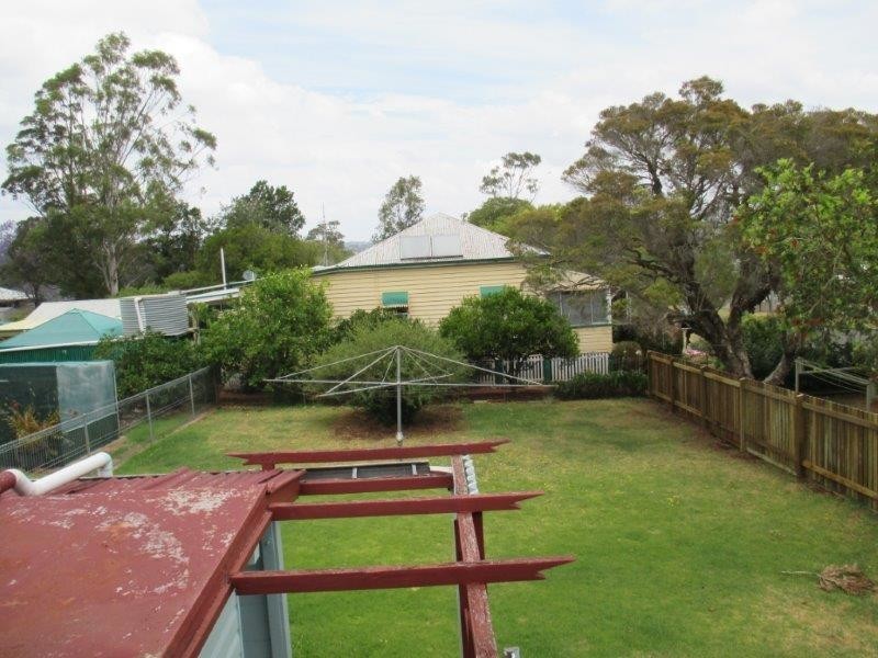 50 Geoffrey Street, Mount Lofty QLD 4350