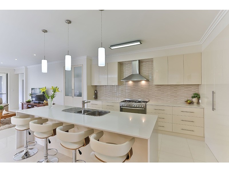 18 Colman Drive, Middle Ridge QLD 4350