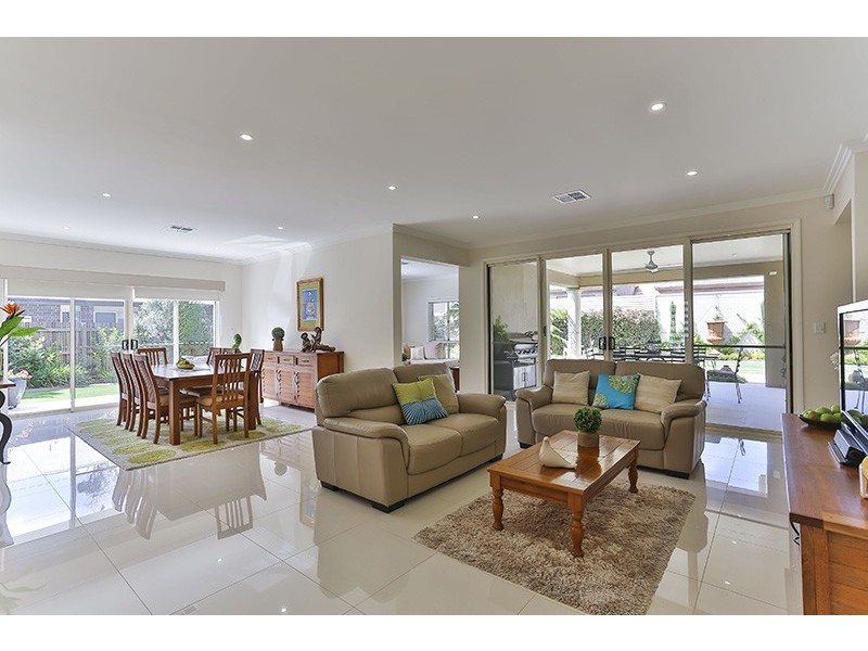 18 Colman Drive, Middle Ridge QLD 4350