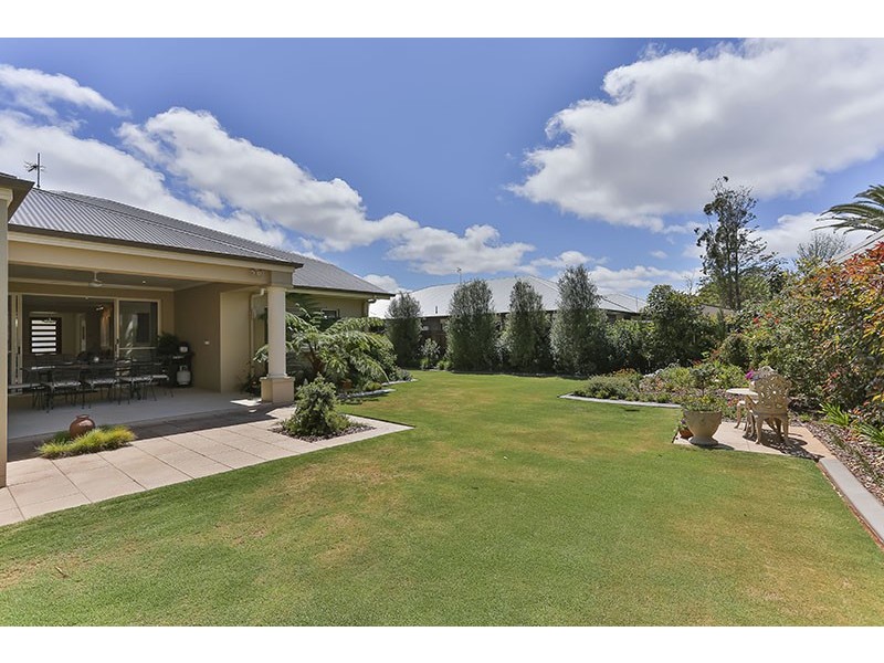 18 Colman Drive, Middle Ridge QLD 4350