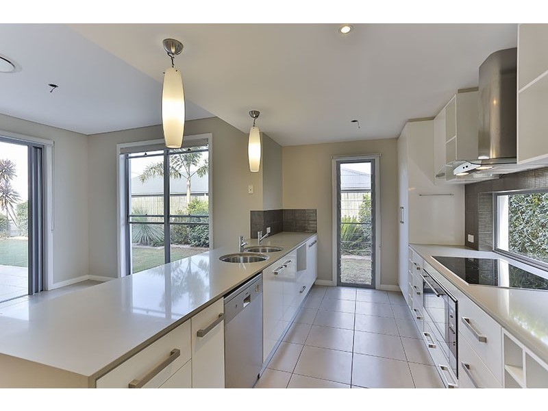 8 McCallum Court, Middle Ridge QLD 4350