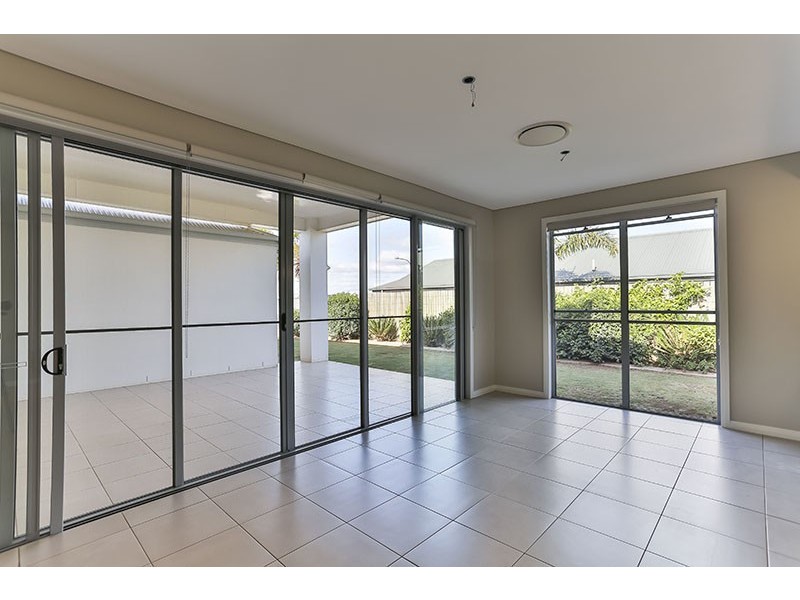 8 McCallum Court, Middle Ridge QLD 4350