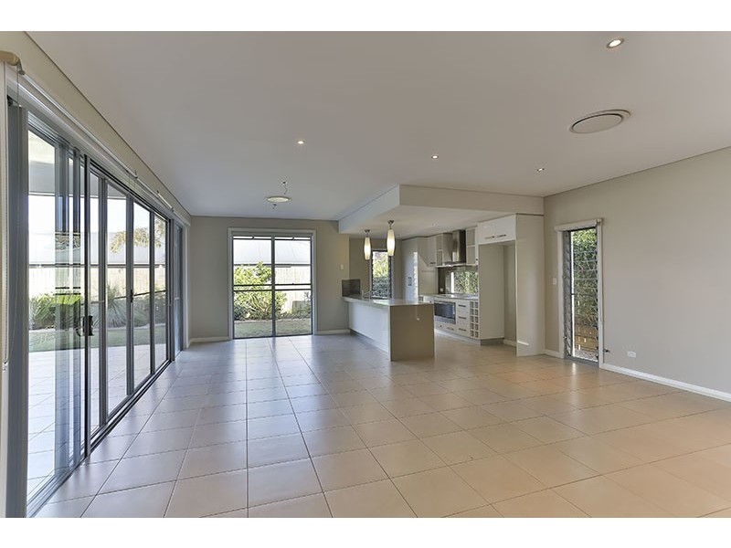 8 McCallum Court, Middle Ridge QLD 4350