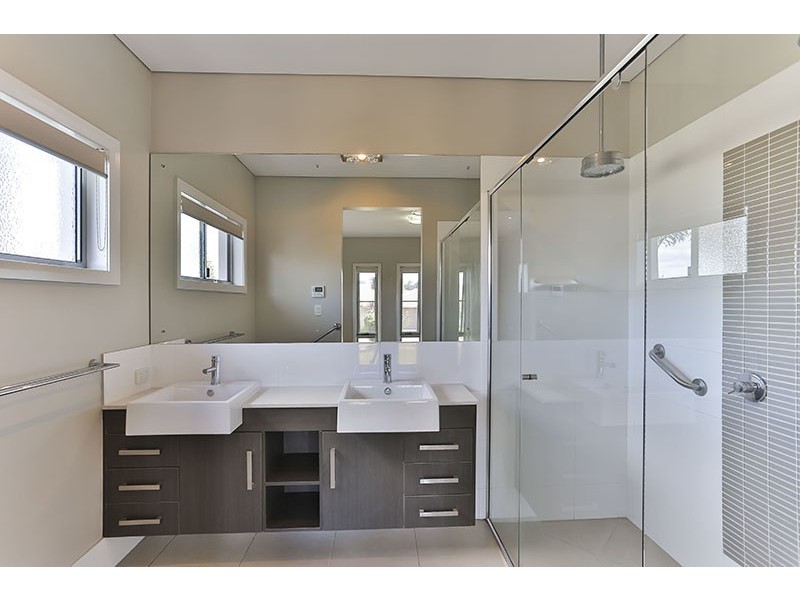 8 McCallum Court, Middle Ridge QLD 4350