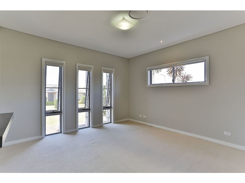 8 McCallum Court, Middle Ridge QLD 4350