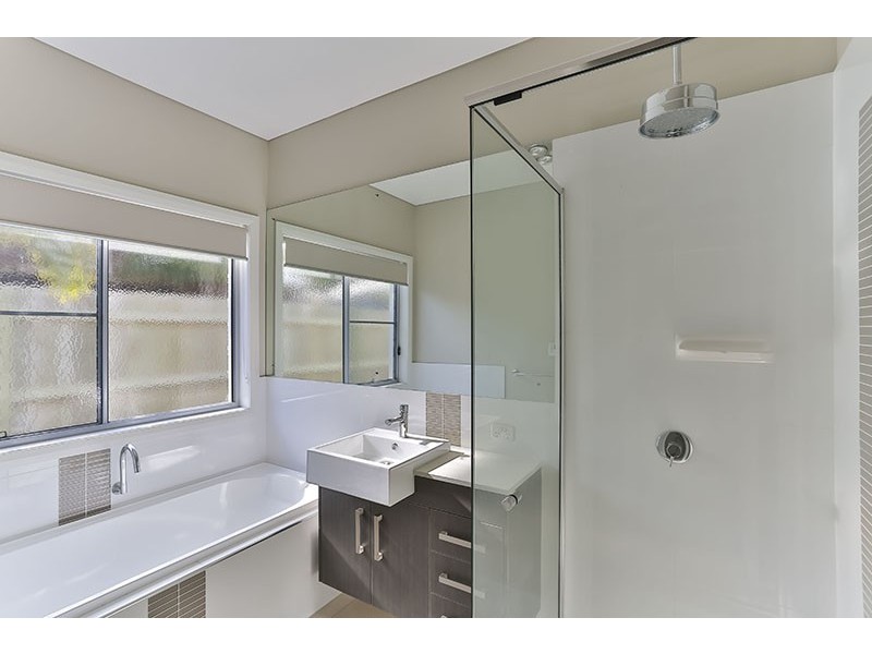 8 McCallum Court, Middle Ridge QLD 4350