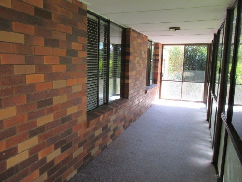 30 Amos Crescent, Mount Lofty QLD 4350