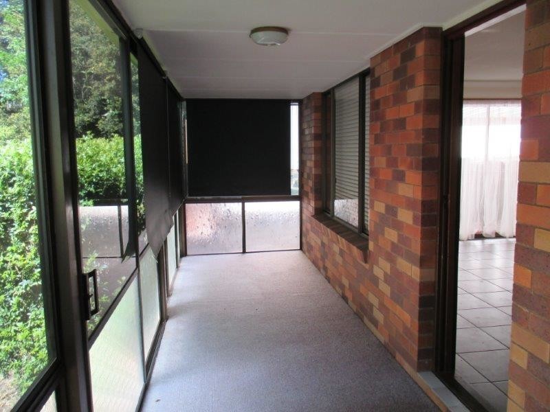 30 Amos Crescent, Mount Lofty QLD 4350