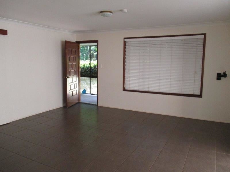 30 Amos Crescent, Mount Lofty QLD 4350