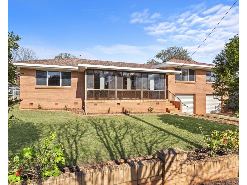 2 Dunmore Street, East Toowoomba QLD 4350