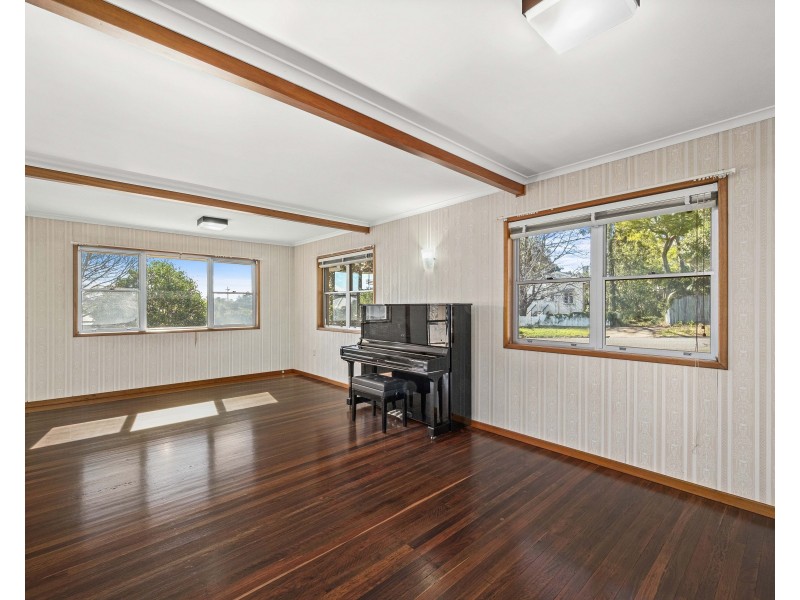 2 Dunmore Street, East Toowoomba QLD 4350