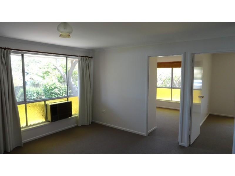 1/8 SPIES Court, Mount Lofty QLD 4350