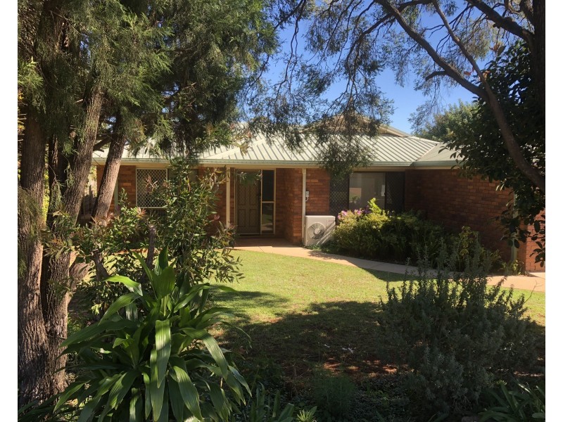 11 Lorraine Crescent, Centenary Heights QLD 4350