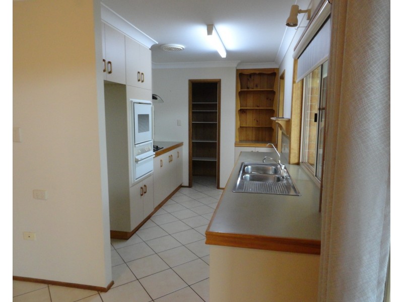 4 Zoe Court, Centenary Heights QLD 4350