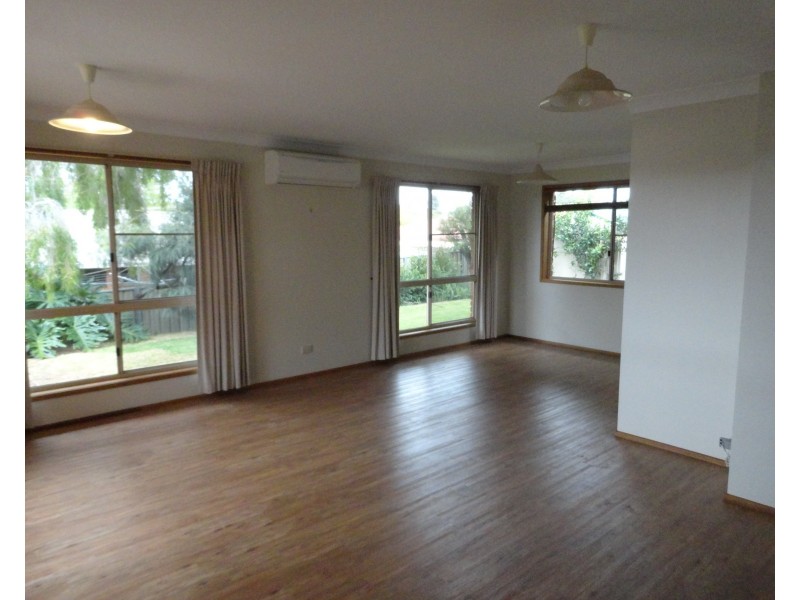 4 Zoe Court, Centenary Heights QLD 4350
