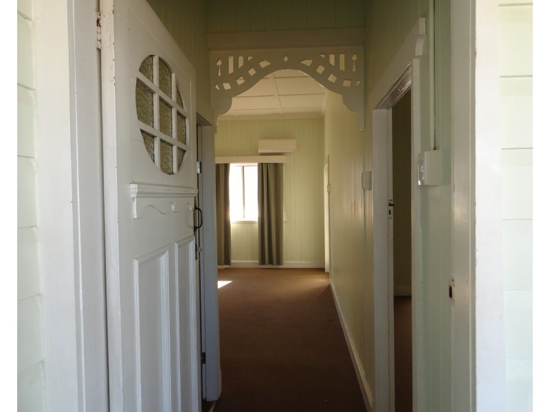 125 West Street, Newtown QLD 4350