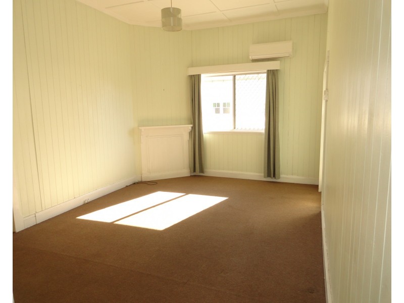 125 West Street, Newtown QLD 4350