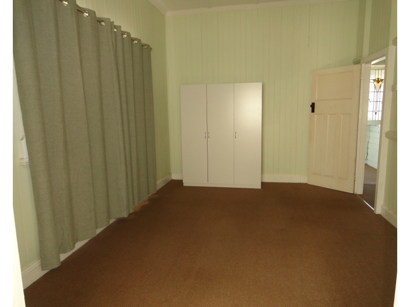 125 West Street, Newtown QLD 4350